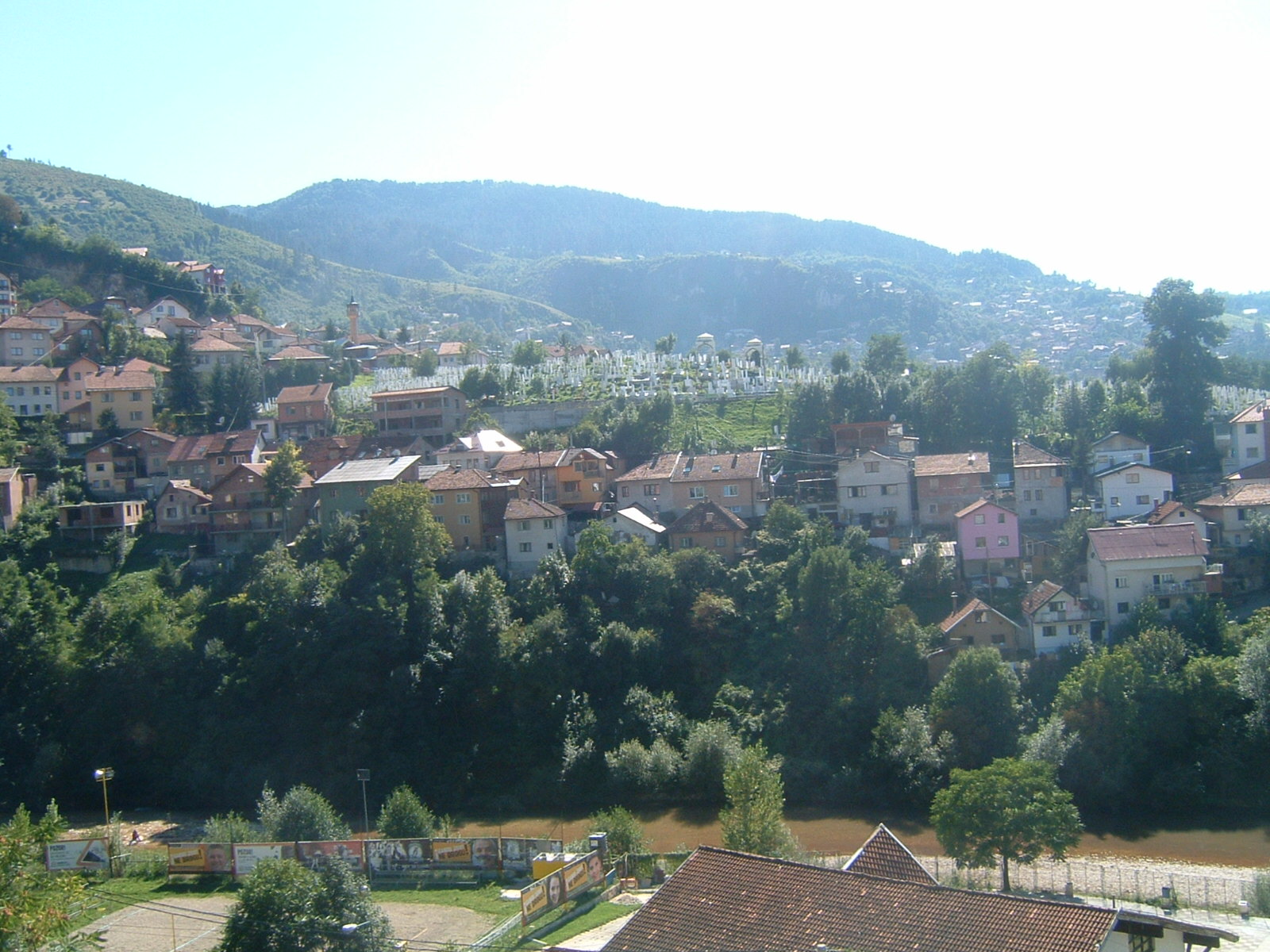 Imagem de referência relacionada a Alifakovac, item descrito como vila da Bósnia e Herzegovina