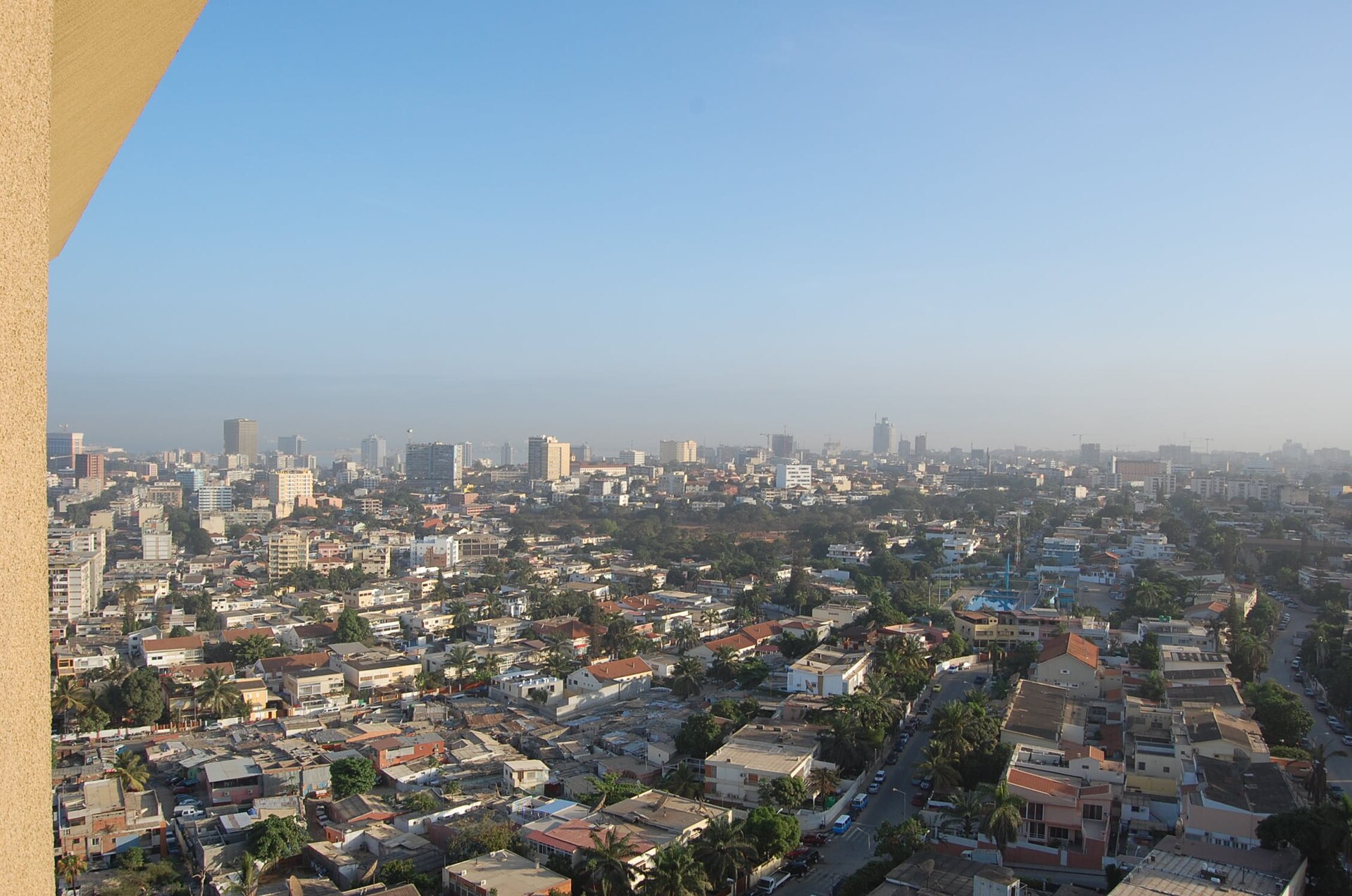 Imagem de referência relacionada a Luanda, item descrito como capital de Angola
