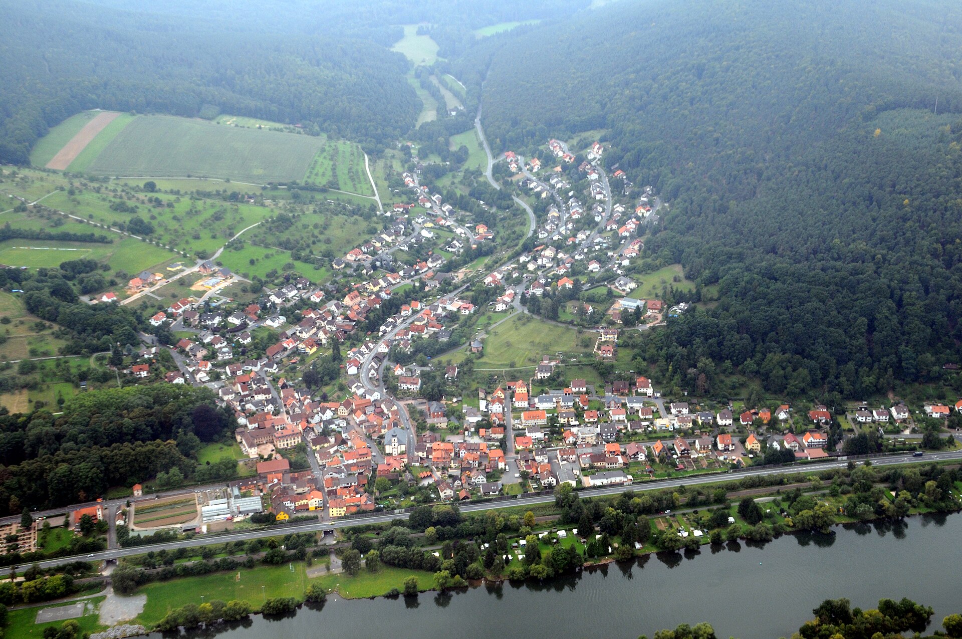 Imagem de referência de Laudenbach, descrito nos dados abertos como município da Alemanha