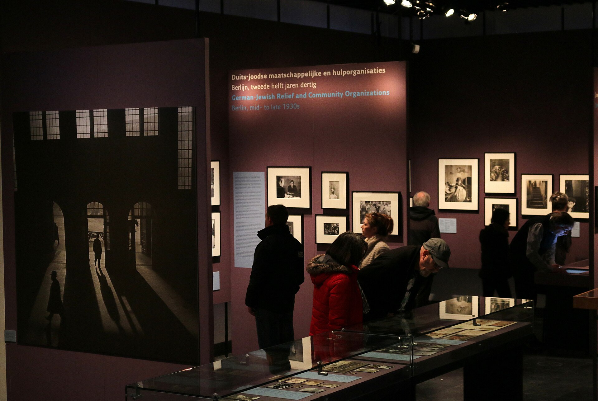 Imagem de referência relacionada a Roman Vishniac, item descrito como fotógrafo norte-americano