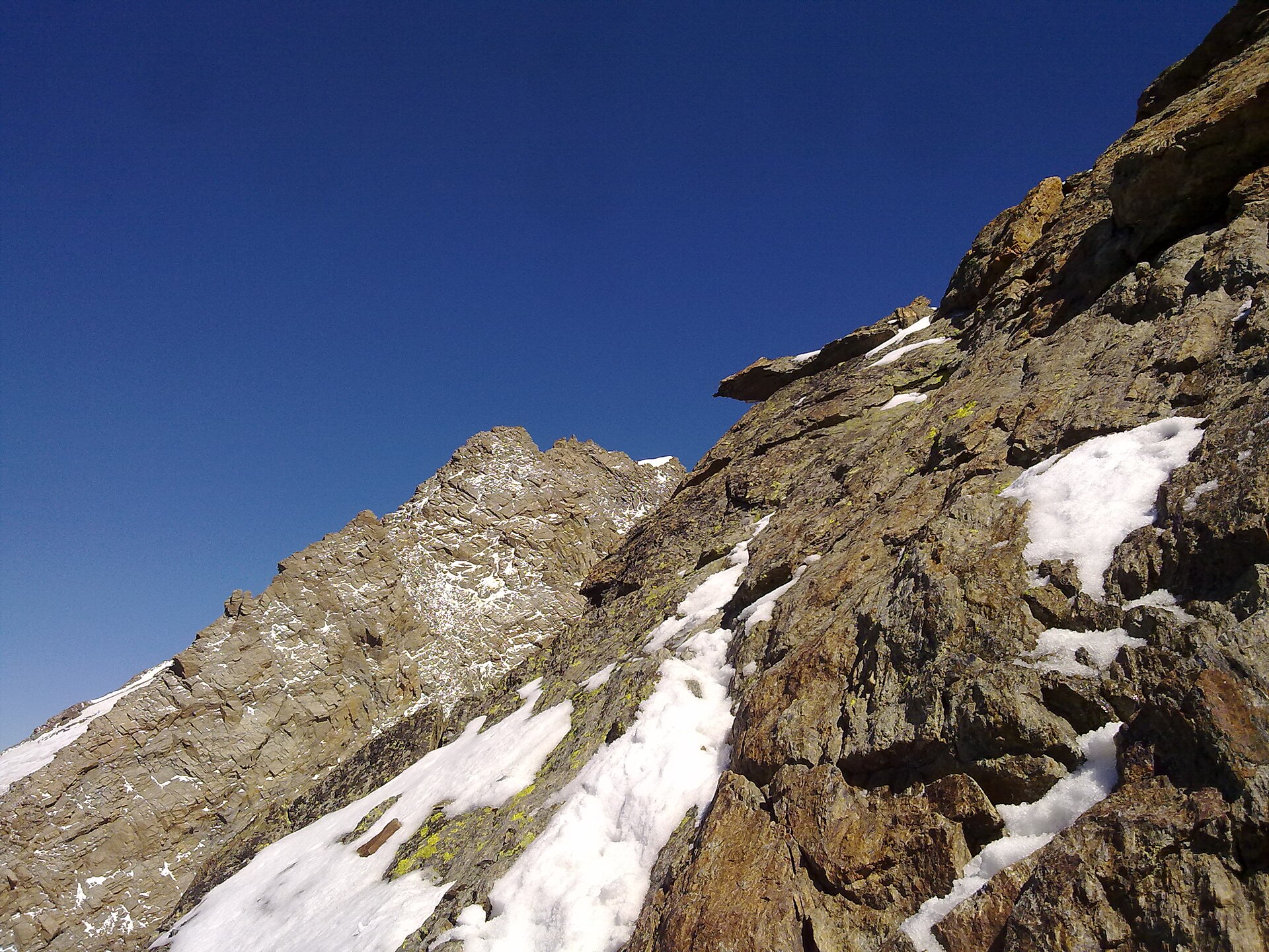 Imagem de referência de Lagginhorn, descrito nos dados abertos como pico dos Alpes
