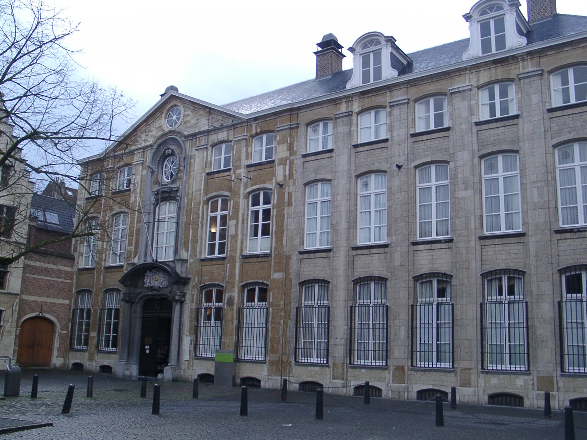 Imagem de referência de Museu Plantin-Moretus, descrito nos dados abertos como museu em Antuérpia, Bélgica