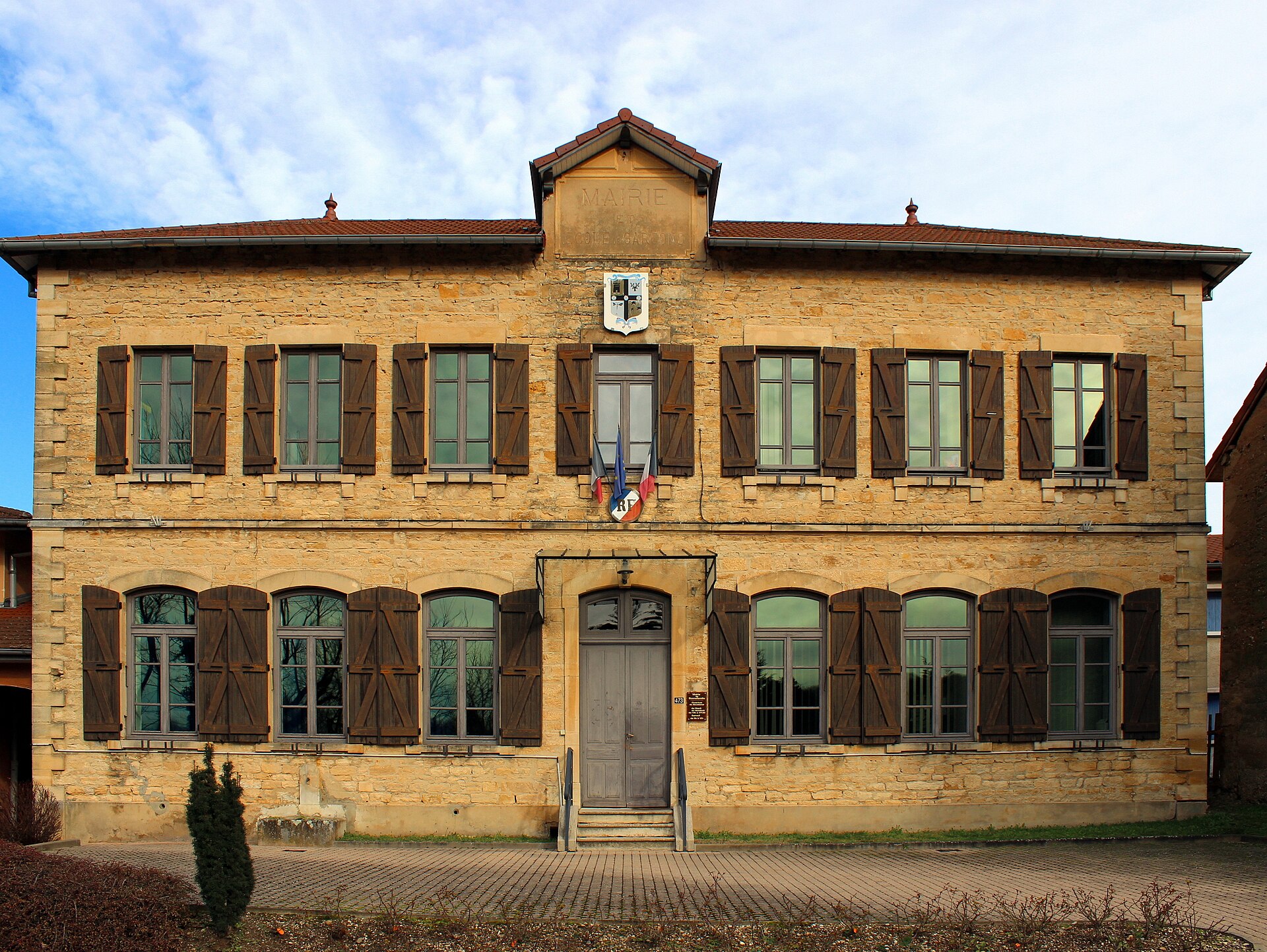 Imagem de referência de Bonnefamille, descrito nos dados abertos como comuna francesa