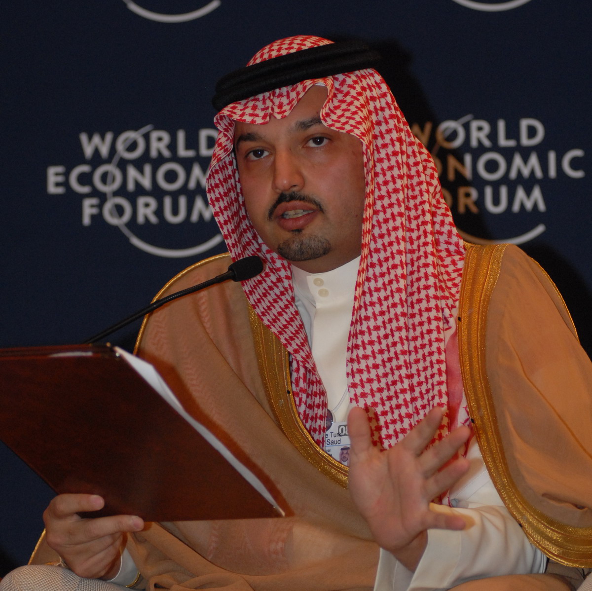 Imagem de referência de Turki bin Talal bin Abdul Aziz Al Saud, descrito nos dados abertos como político saudita