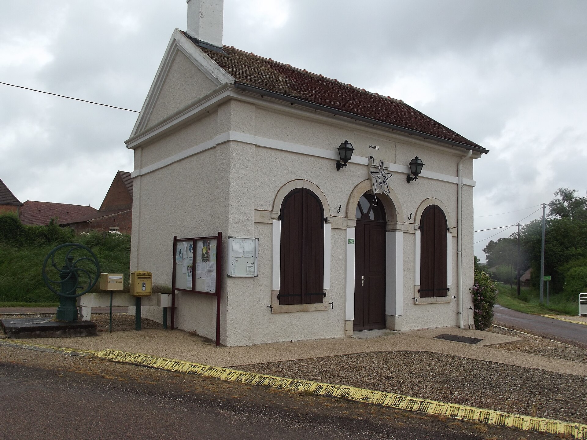 Imagem de referência de Clux, descrito nos dados abertos como comuna francesa