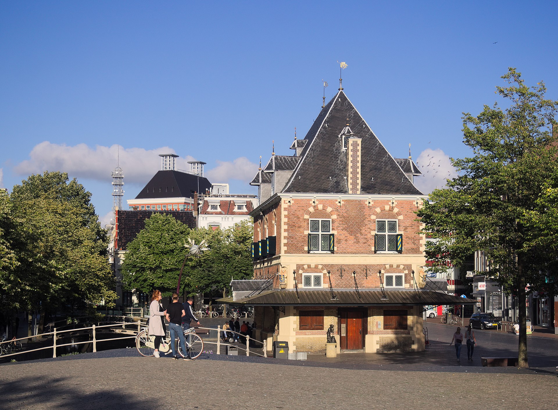 Imagem de referência relacionada a Leeuwarden, item descrito como capital da Frísia, Países Baixos