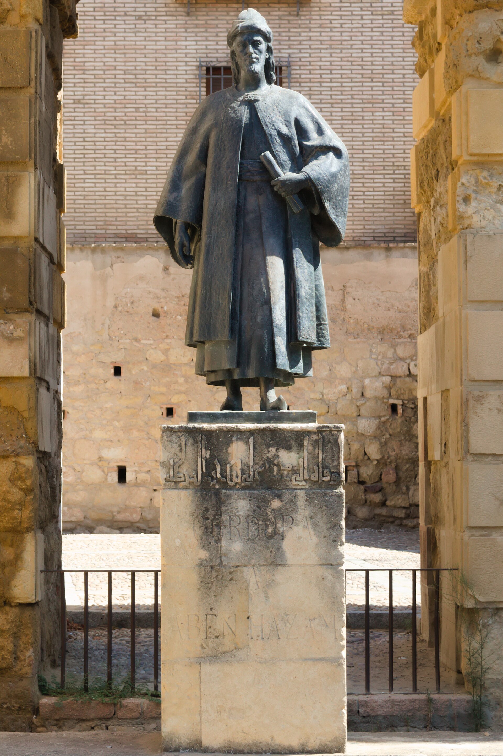 Imagem de referência relacionada a Ibn Hazm, item descrito como filósofo árabe