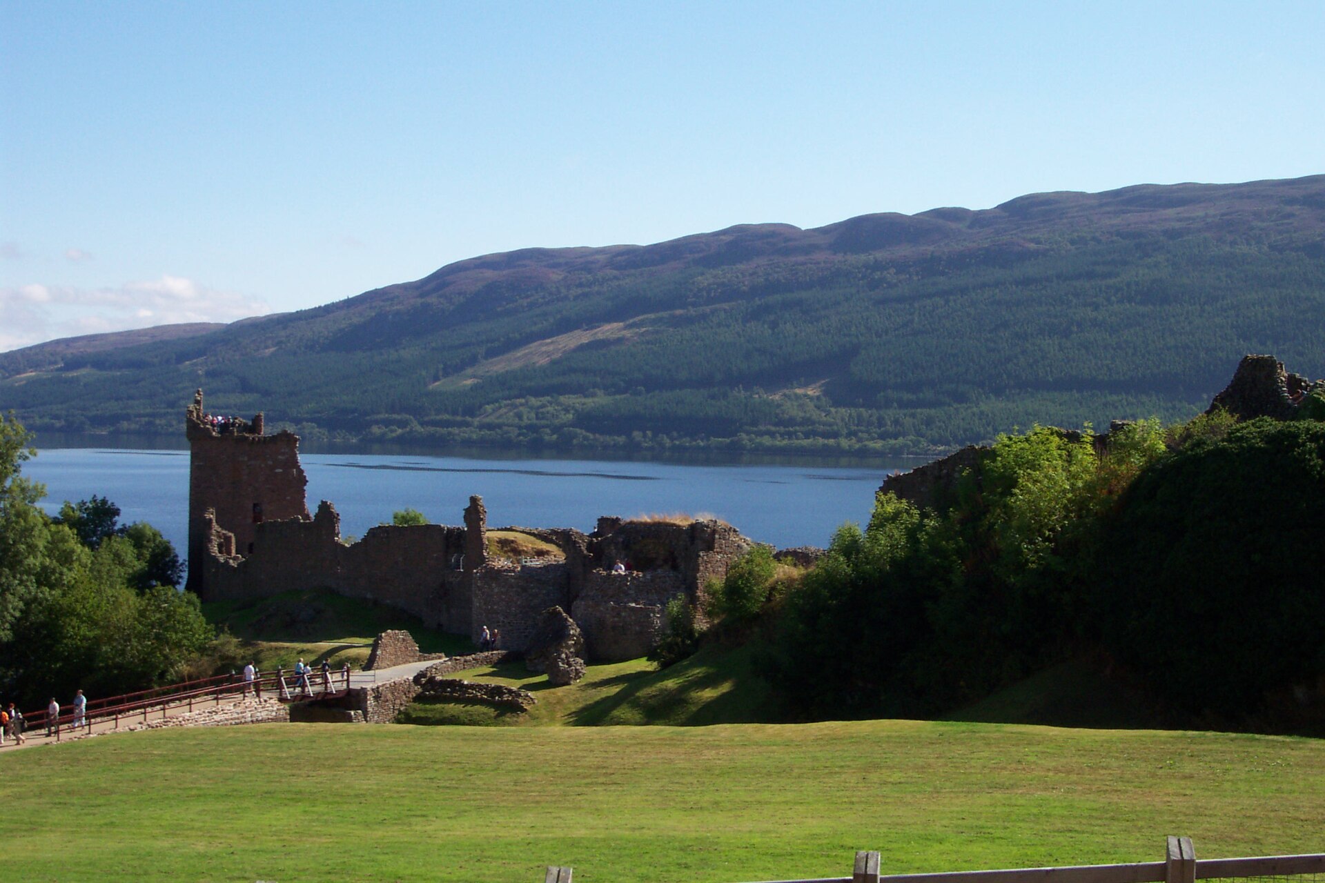 Imagem de referência de Lago Ness, descrito nos dados abertos como lago da Escócia