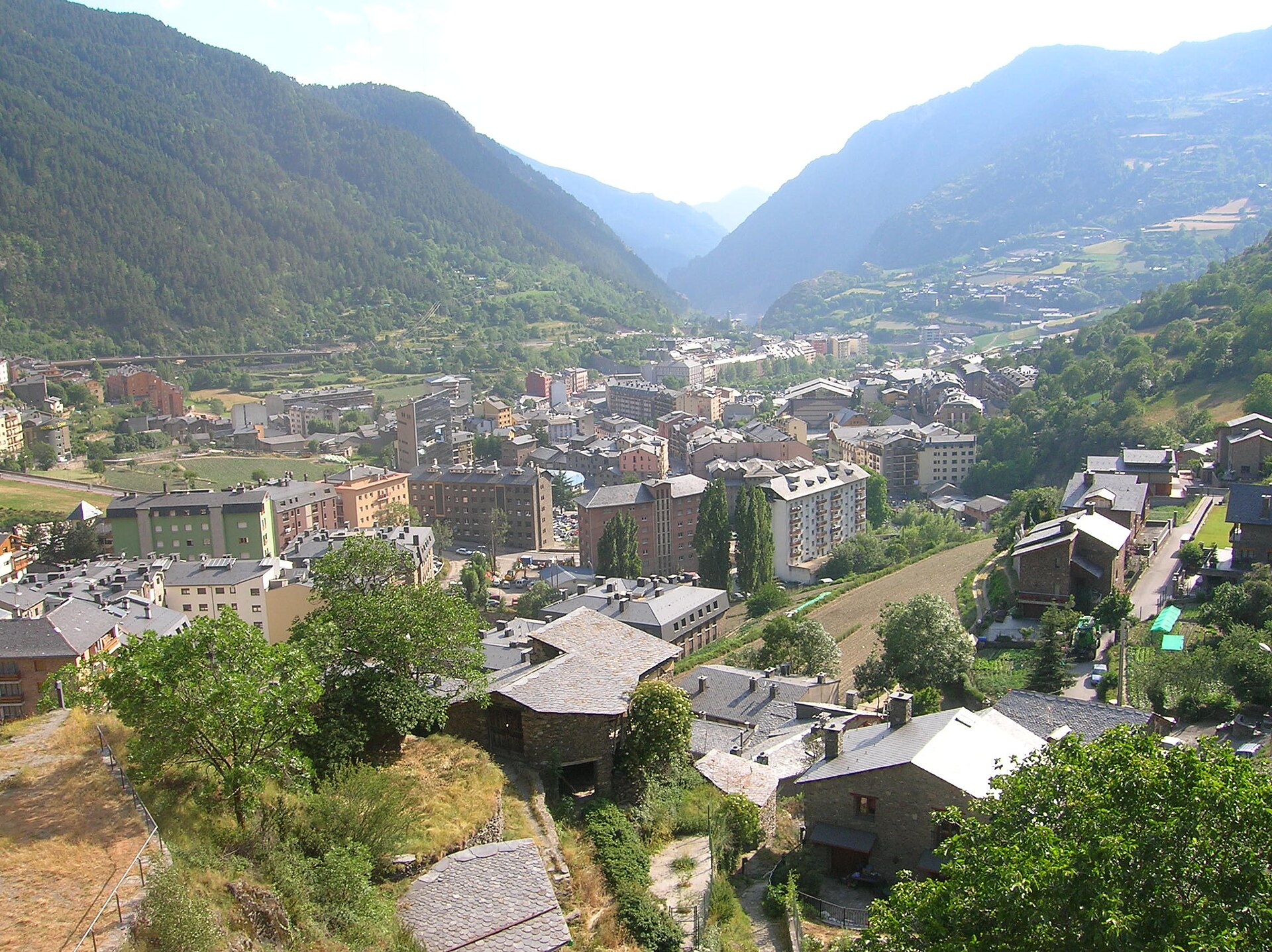 Imagem de referência de Encamp, descrito nos dados abertos como paróquia de Andorra