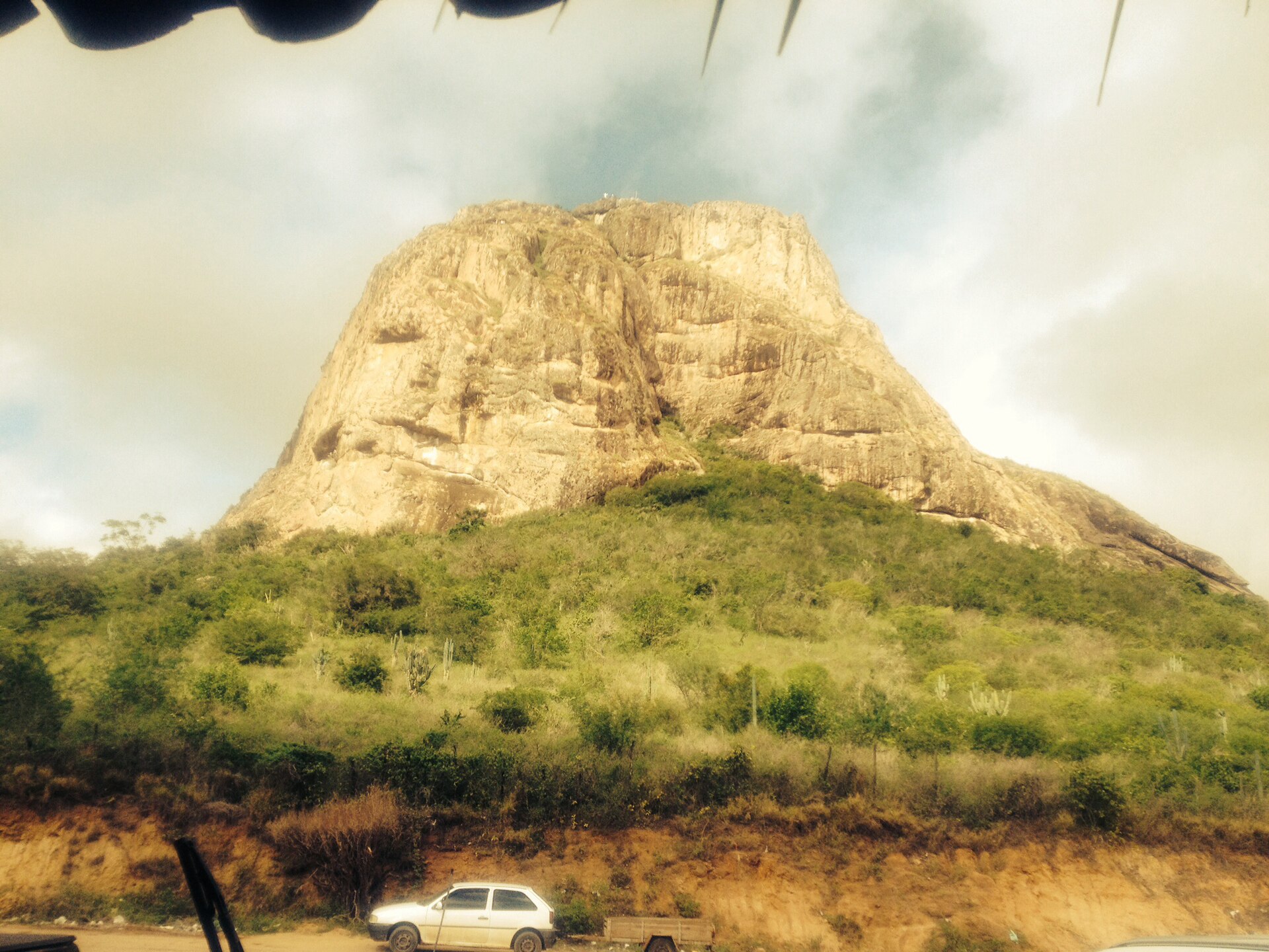 Imagem de referência relacionada a Monte da Emancipação, item descrito como acidente geográfico em Tanquinho, município do estado brasileiro da Bahia