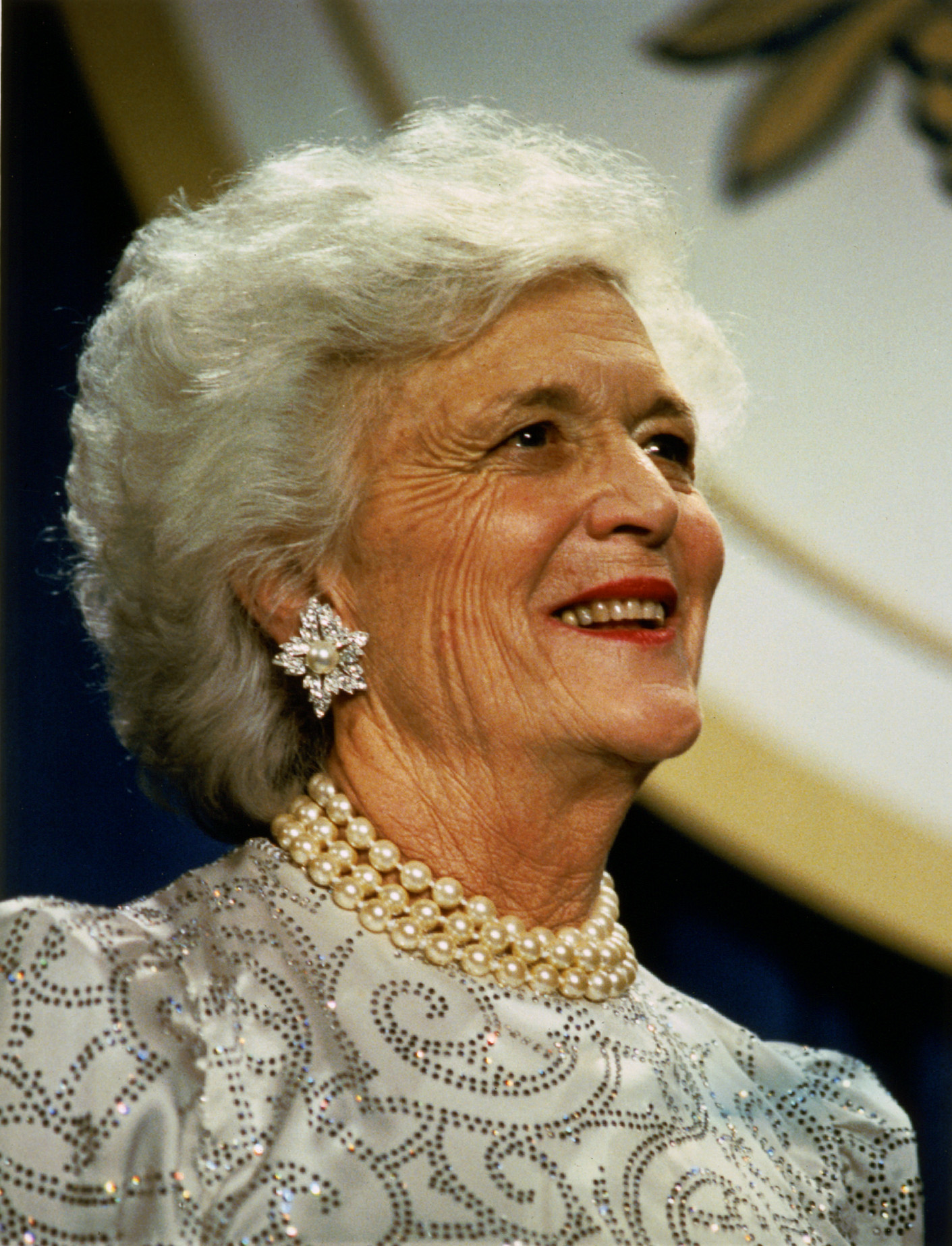 Imagem de referência de Barbara Pierce Bush, descrito nos dados abertos como esposa de George H. W. Bush, 43° Primeira-dama dos Estados Unidos