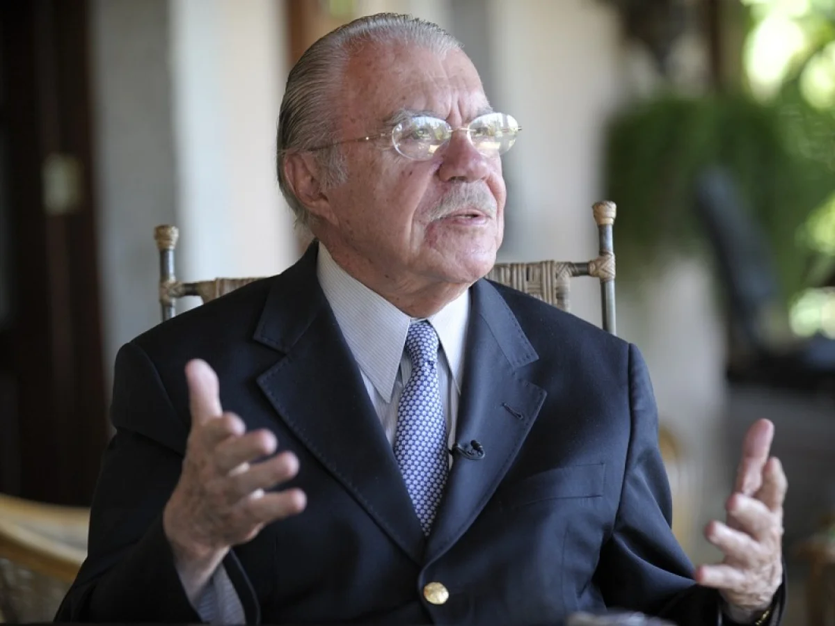 Com pneumonia, ex-presidente Sarney segue internado no MA; quadro é estável