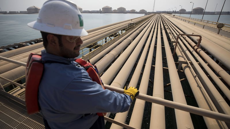A Arábia Saudita alivia a escassez de petróleo na Ásia vendendo 100 milhões de barris em uma semana