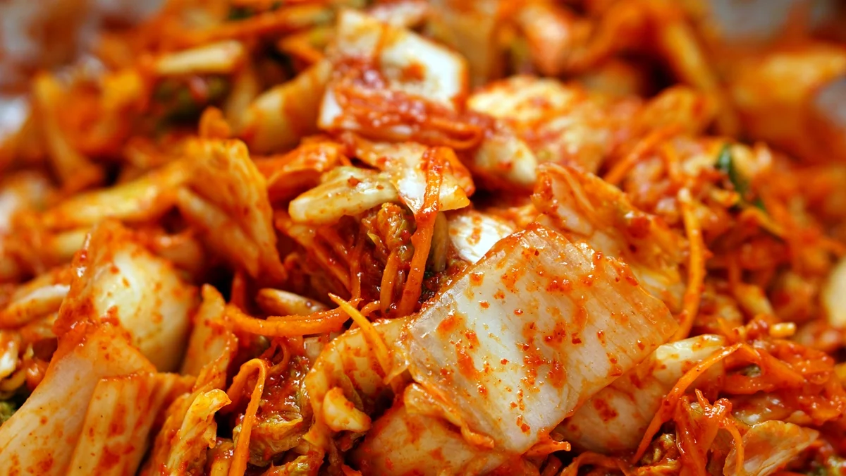 Tendência gastronômica coreana, kimchi beneficia o intestino; faça em casa