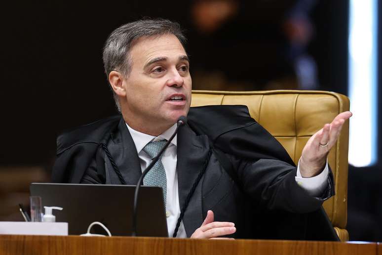 'Meu Deus', reage Mendonça a voto de Alexandre de Moraes em questão de ordem