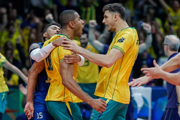 Vôlei: Brasil vence a Colômbia por três sets a zero e reassume liderança