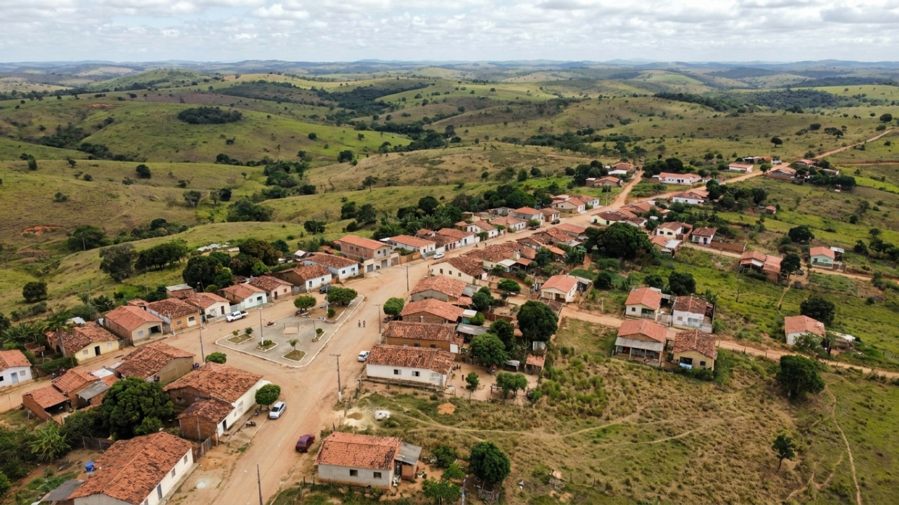 O menor município do Brasil em população tem menos de 900 moradores, e sua população inteira caberia com folga em muitos prédios residenciais de uma capital