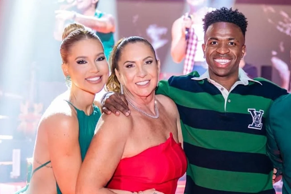 Vini Jr., Virginia Fonseca e a mãe da influenciadora, Margareth Serrão, mãe de Virginia, em Goiânia
