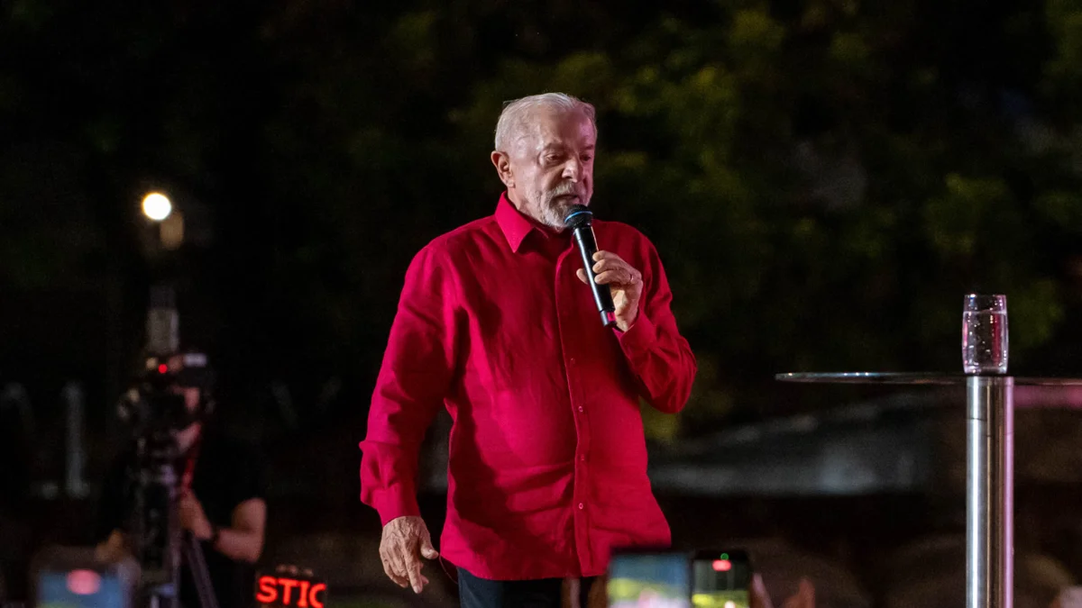 Lula ganha fôlego em pesquisas e deve evitar debate às vésperas do 1º turno