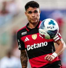 Imagem da matéria: Vídeo: Rossi discute com torcedor após gol do Flamengo