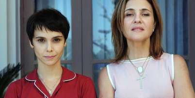 Nina (Débora Falabella) e Carminha (Adriana Esteves) de 'Avenida Brasil' Foto: (Divulgação: Globo) / Contigo