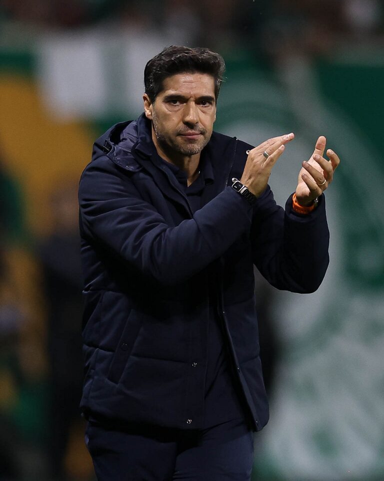 Abel Ferreira admite erro em declaração sobre títulos conquistados pelo Palmeiras
