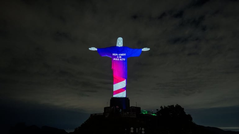 ‘Bem-vindo a ir mais alto’: LATAM leva sua nova assinatura global de marca ao Cristo Redentor