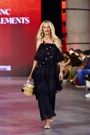 Metrópoles Catwalk: Negra Li desfila pela Glowshine nesta sexta (18/9)