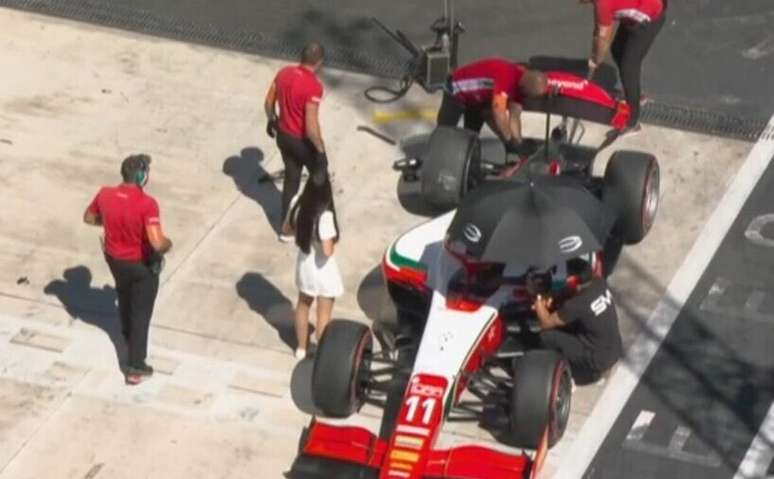 Escuderia da F2 é multada em 500 euros devido à roupa de irmã de Sebastián Montoya