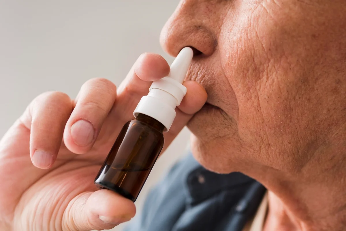 Spray nasal feito de placenta humana reduz efeitos de Alzheimer em animais