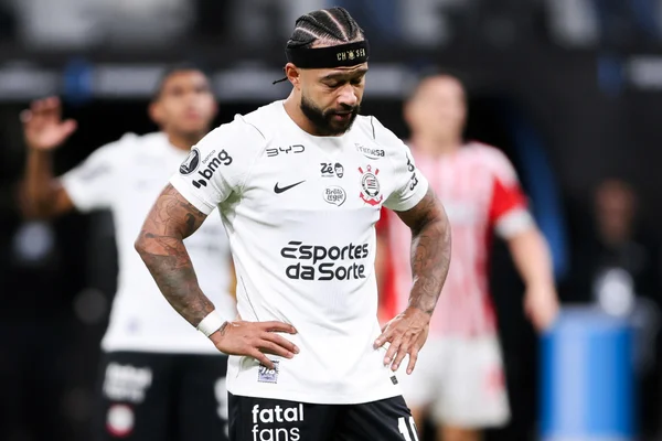 Craque Neto detona Memphis Depay após queda do Corinthians na Libertadores - destaque galeria