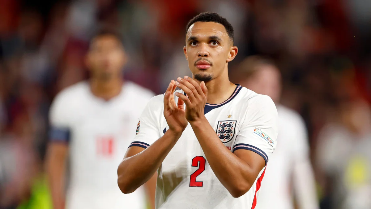 Fora da Copa, Arnold afirma que sempre acreditou no retorno à Inglaterra