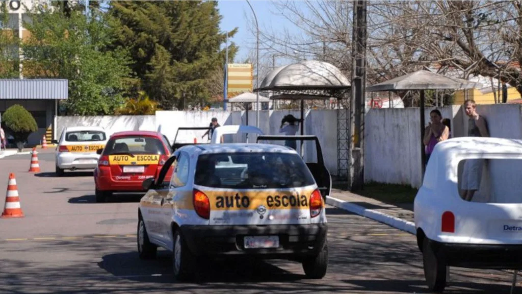 Pode usar carro próprio na prova prática da CNH? Veja o que o STF decidiu