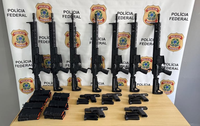 PF apreende fuzis em transportadora que atuava para grupo investigado por fraudes, em Niterói
