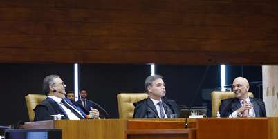 Flavio Dino, Andre Mendon&ccedil;a e Alexandre de Moraes no STF Foto: Luiz Silveira/STF