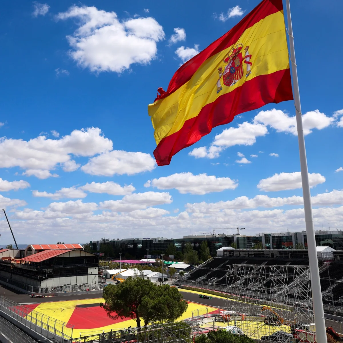 F1: com curva inclinada de 24 graus, Madring estreia no GP da Espanha