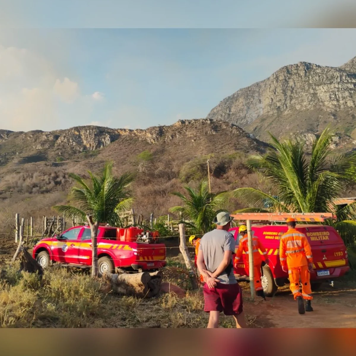 Bombeiros combatem incêndio florestal há 4 dias no Pico da Formosa, em MG