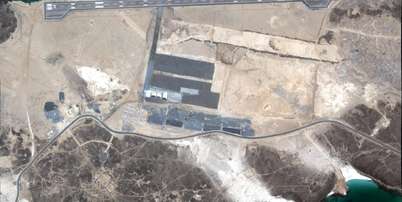 Os houthis chegaram à estratégica ilha Perim, no Iêmen, a fim de aumentar controle de uma rota de navegação vital na região, ilustrada por uma foto de satélite de 11 de setembro de 2026. Foto: © Airbus DS 2026 / RFI