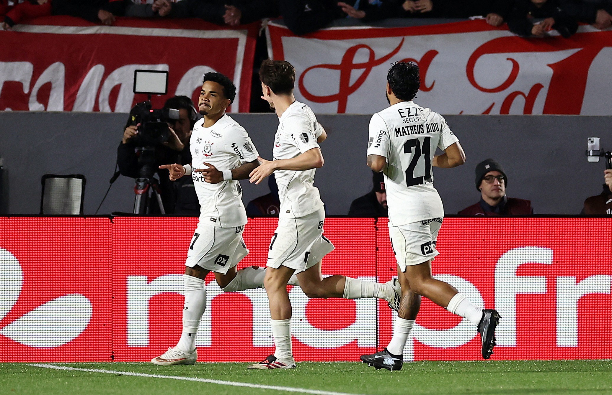 Análise: Corinthians volta vivo com empate em jogo que pareceu mais difícil do que foi