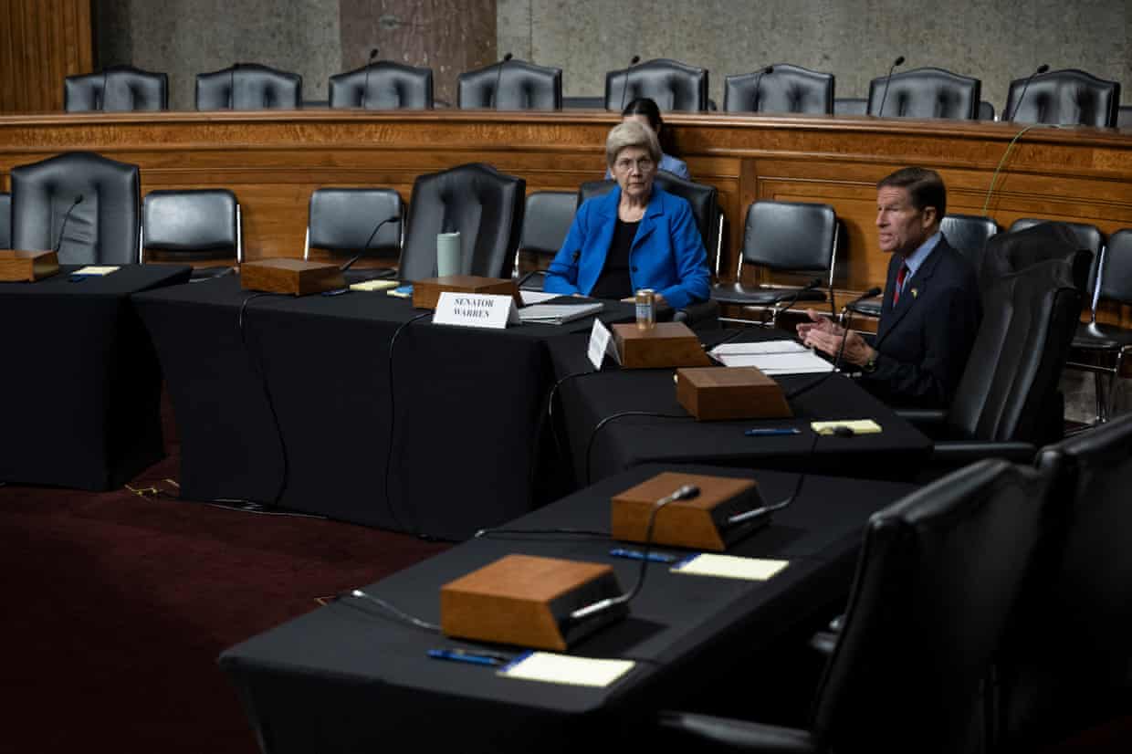 Democratas exigem respostas após o Departamento de Justiça abandonar o caso de suborno contra o bilionário indiano