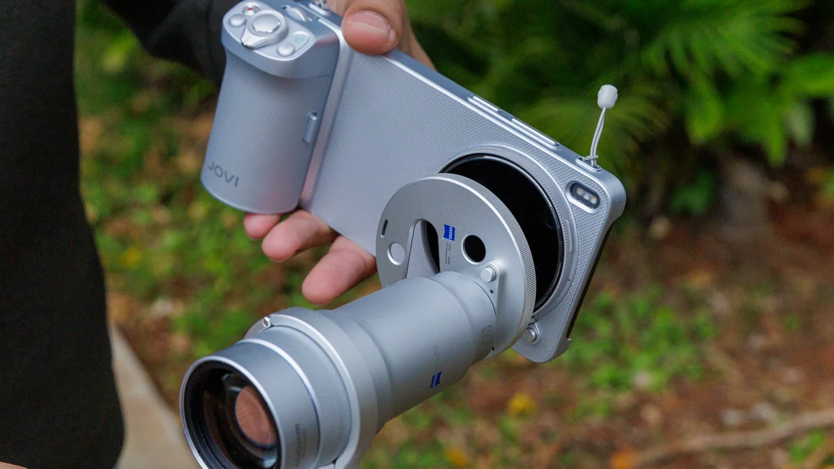 Imagem da matéria: JOVI X300 Ultra despenca no Mercado Livre; "celular que vira câmera" com desconto