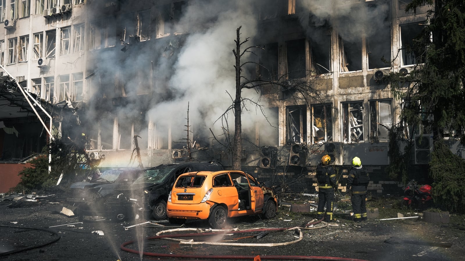 Dois mortos em Kiev enquanto a Rússia lança novo ataque de mísseis - prefeito