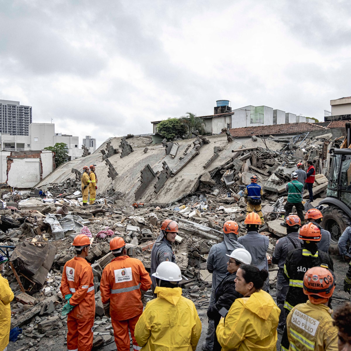 Criança desaparecida é encontrada morta após desabamento de prédio em SP; um homem foi preso