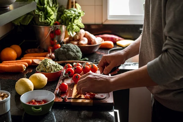 5 receitas saudáveis com frango para variar o cardápio sem perder o sabor
