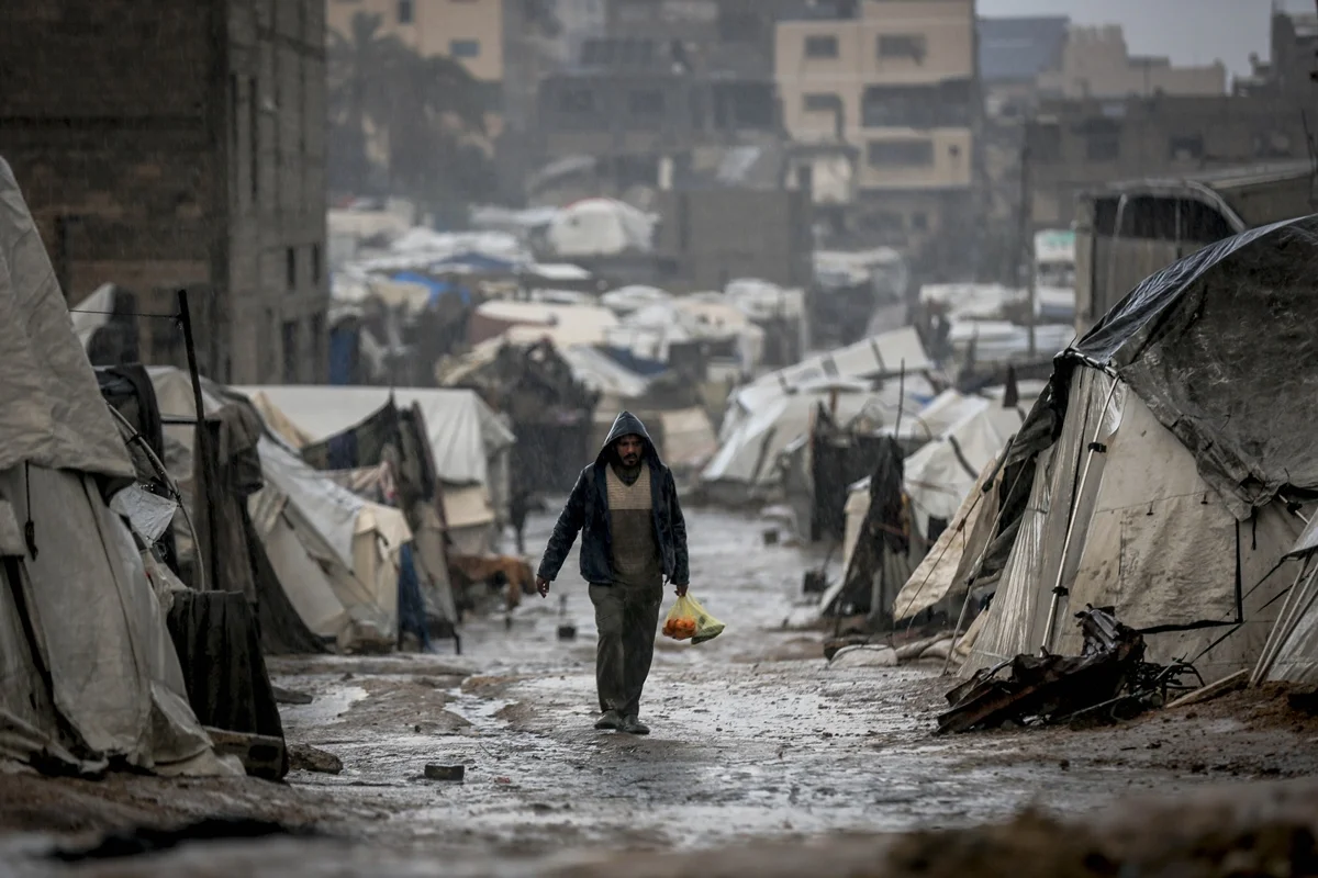 Imagem colorida de palestino na chuva