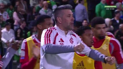 Aos 21 min do 2º tempo - gol de dentro da área de Johan Carbonero do Internacional contra a Chapecoense