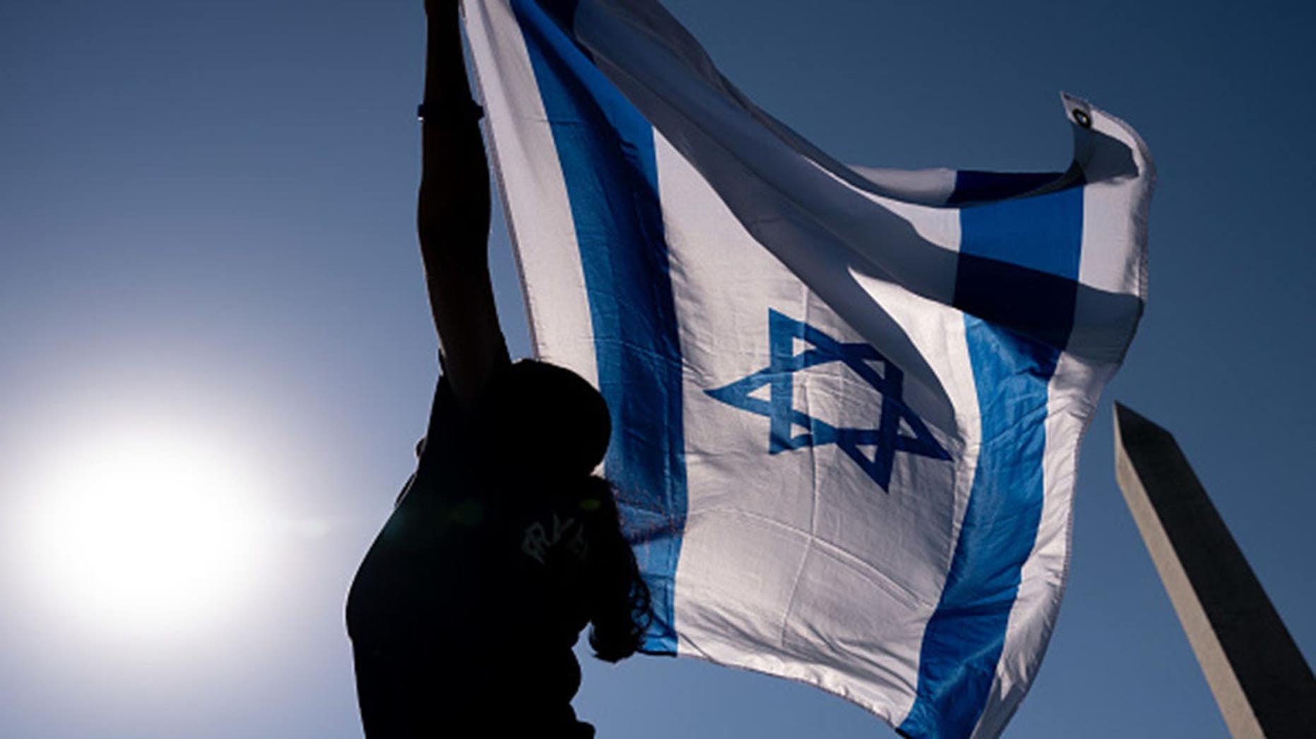 Hasan Piker defende o uso de termos incendiários como 'inbred' ou 'Zionist pig' contra adversários