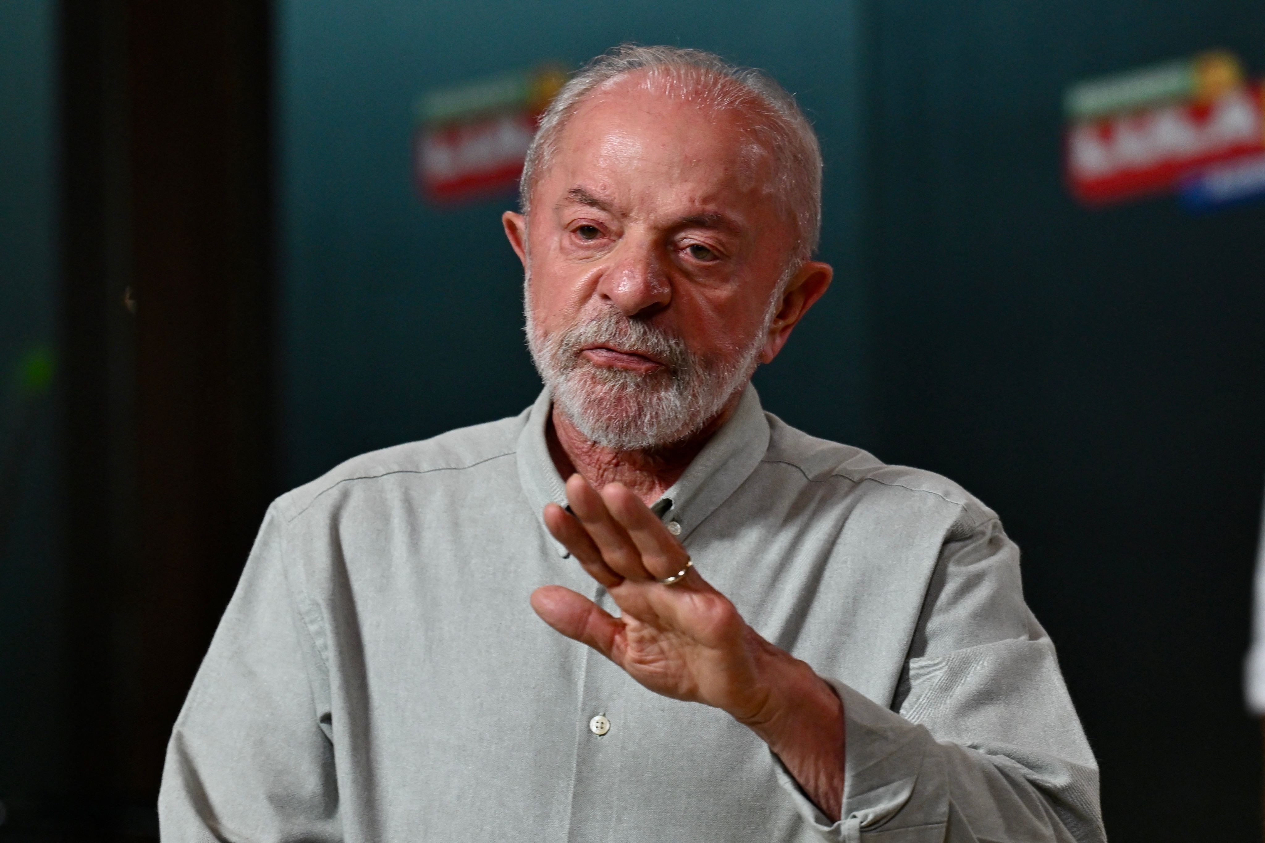 A 12 dias da eleição, Lula promete ampliar Pé-de-Meia para universitários com bolsa de R$ 700 a estudantes