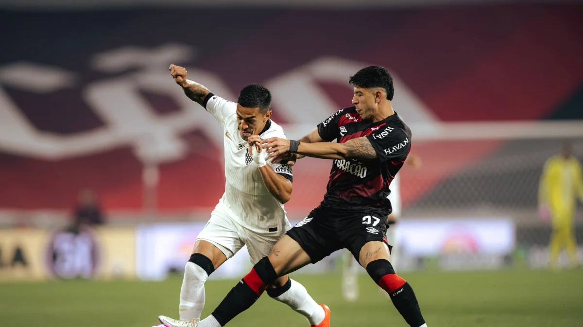 Com gols no fim, Athletico-PR e Atlético-MG empatam em 2 x 2 no Brasileirão