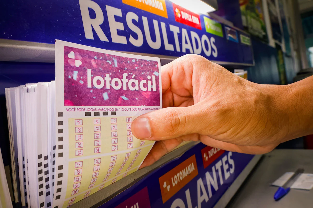 Aposta de MG acerta 15 números da Lotofácil e ganha quase R$ 1 milhão